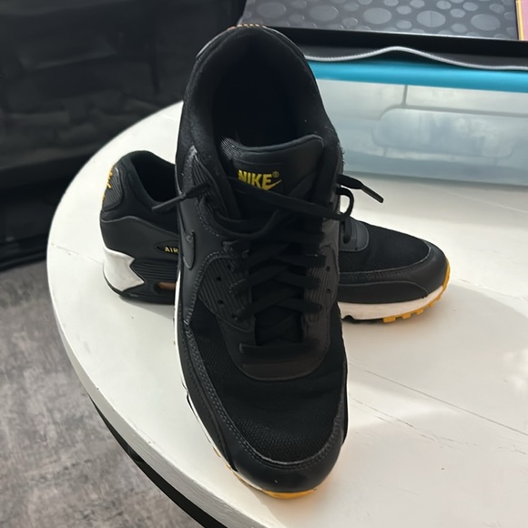 Nike Air Max 90 Essential size 11.5 Men Black Anthracite White Amarillo, running - Picture 4 of 11